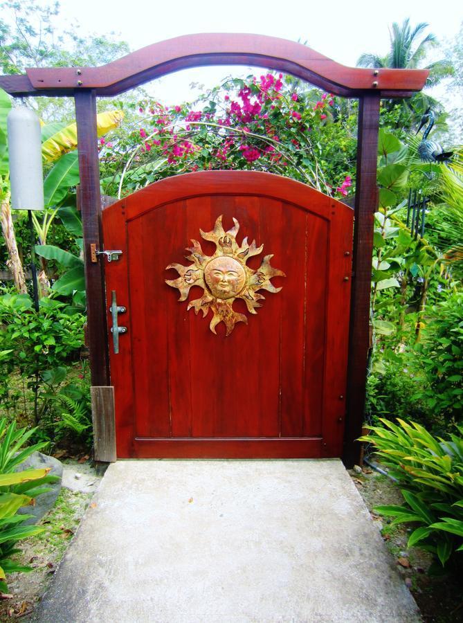 Casa Abundancyah B&B ボカス・タウン エクステリア 写真